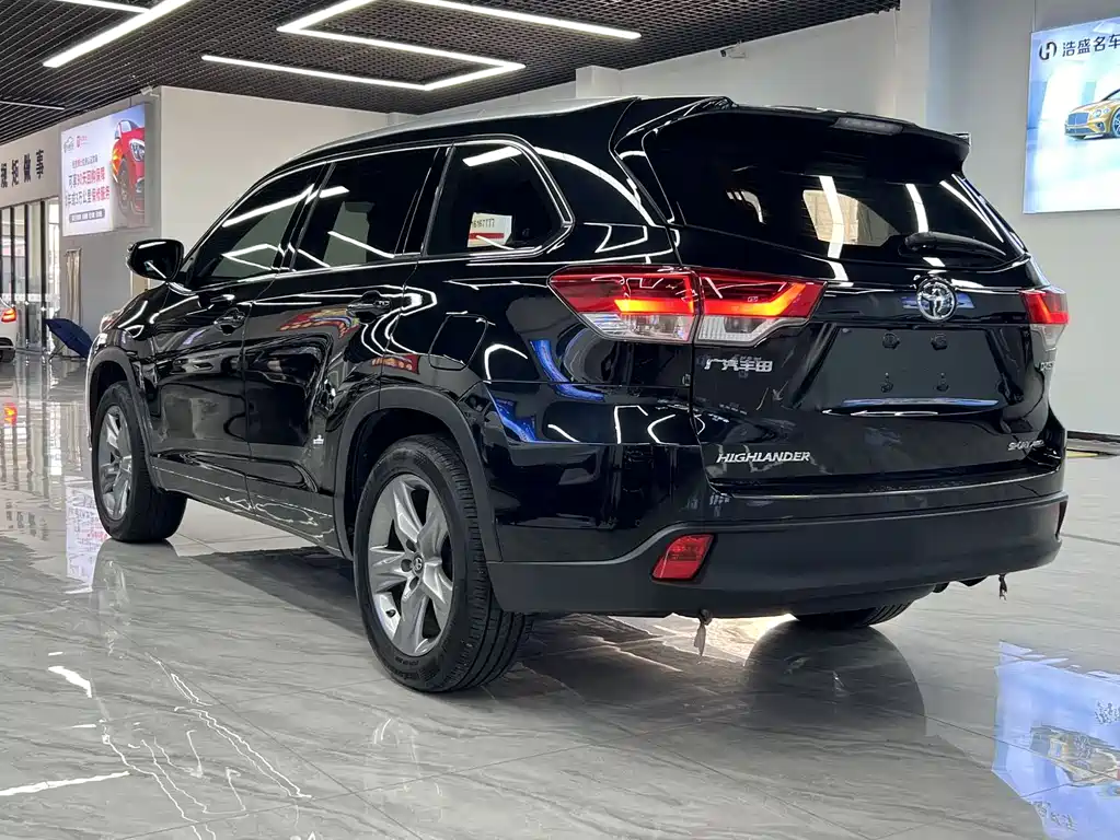 TOYOTA HIGHLANDER