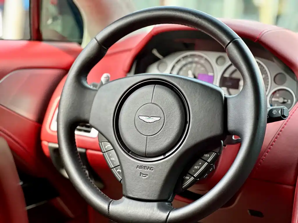 Aston Martin Rapide — миниатюра 9