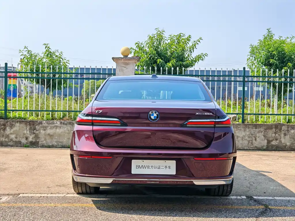 BMW i7 2023 xDrive60L Luxury