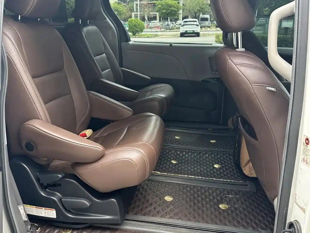 Toyota Sienna 2018 3.5L