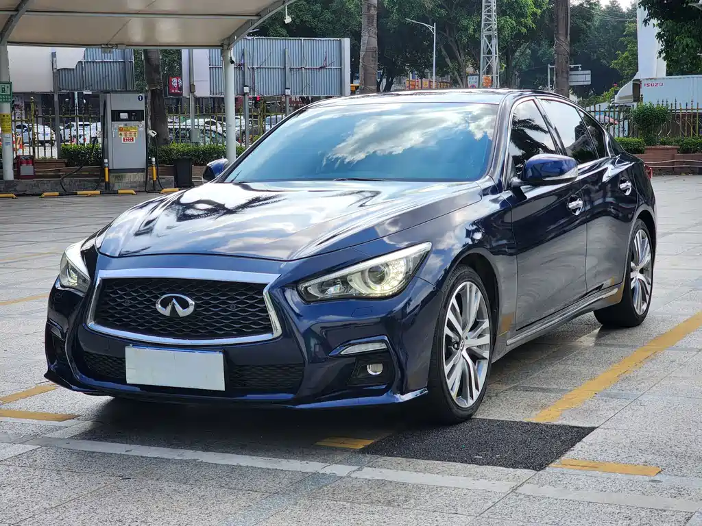 Infiniti Q50L