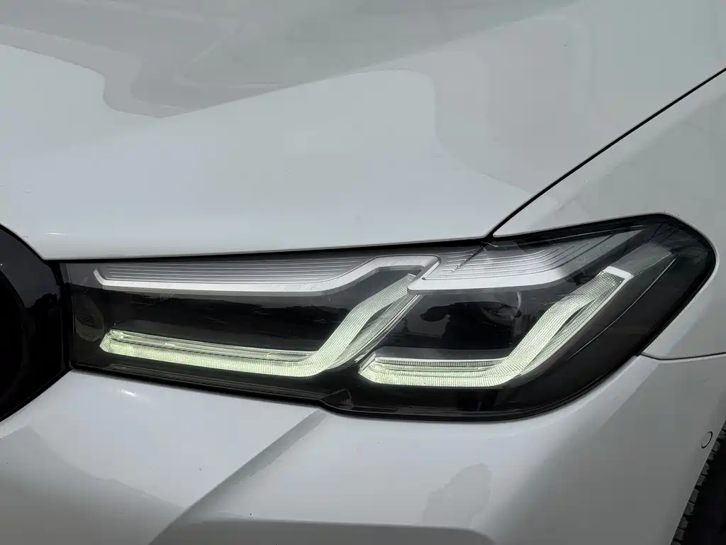 BMW 5 Series — миниатюра 26