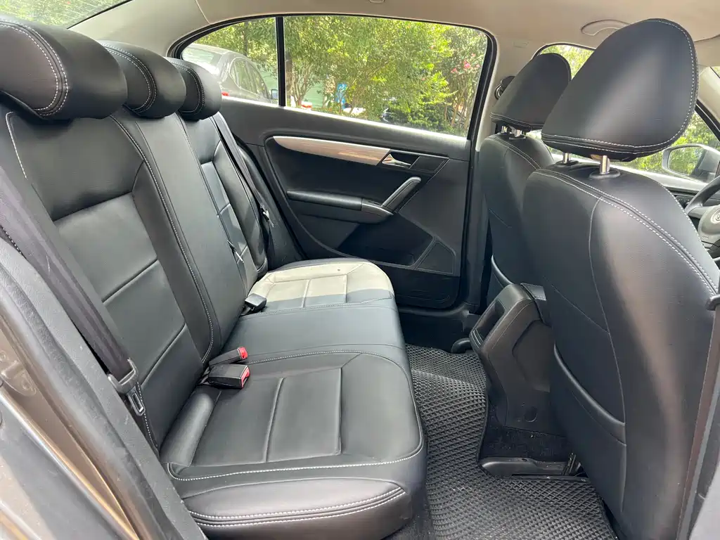 Volkswagen Lavida 2013 1.6L AT