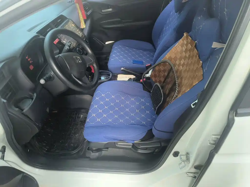 Honda Fit — миниатюра 8