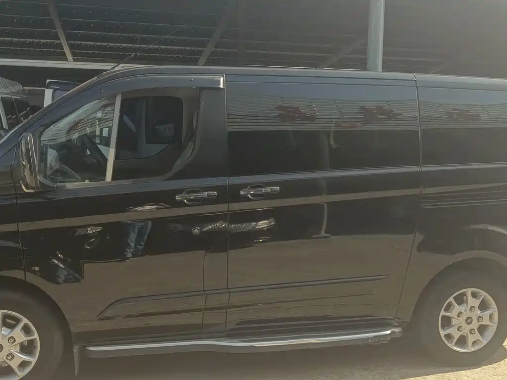 Ford Tourneo — миниатюра 5