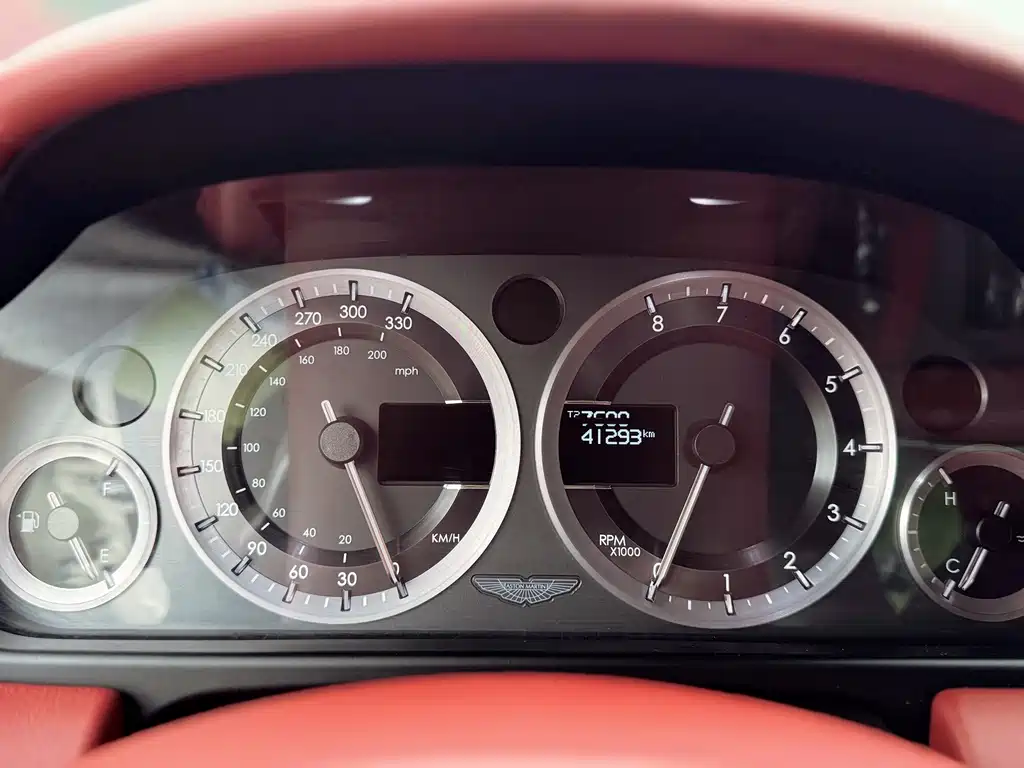 Aston Martin Rapide — миниатюра 25