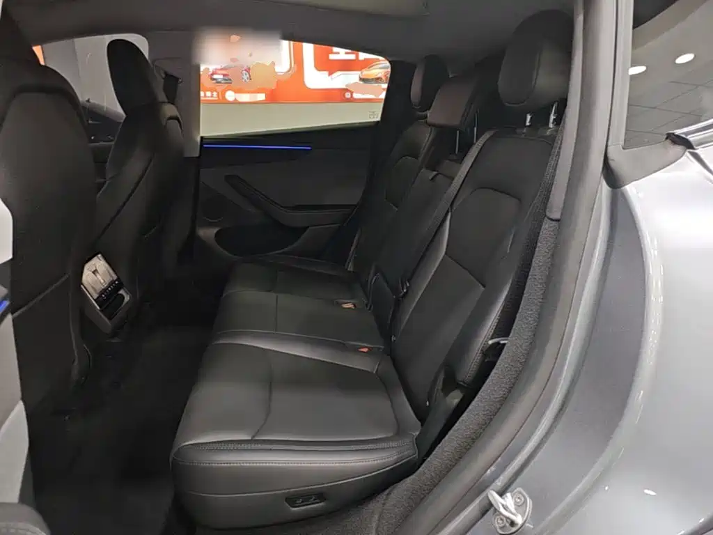 Tesla Model Y — миниатюра 17