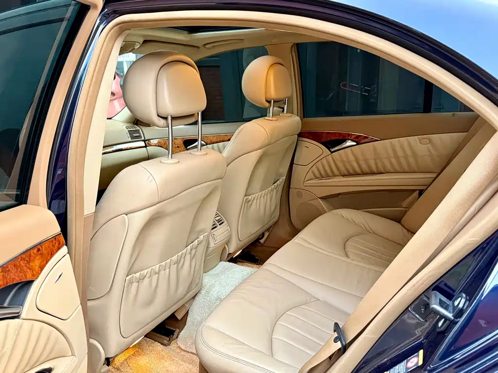 Mercedes-Benz E-Class — миниатюра 9