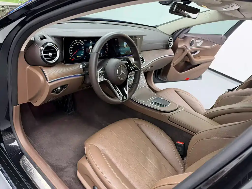 Mercedes-Benz E-Class — миниатюра 2