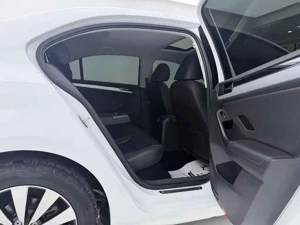 Volkswagen Sagitar — миниатюра 8