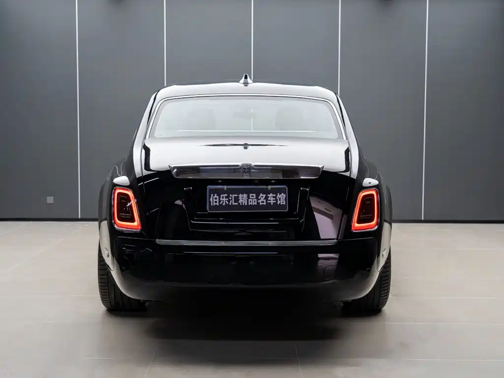 Rolls-Royce Phantom — миниатюра 6