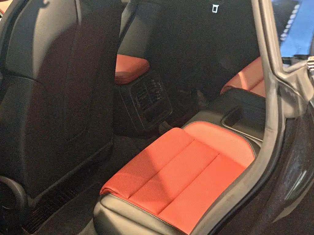 Porsche Taycan — миниатюра 6