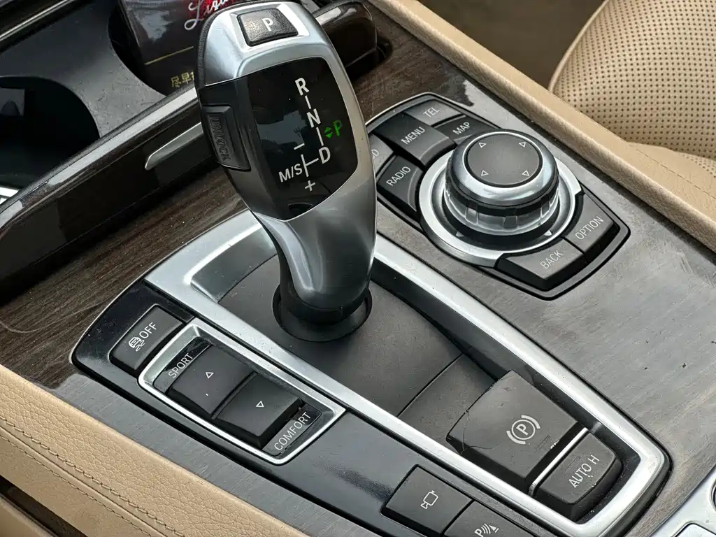 BMW 7 Series — миниатюра 14