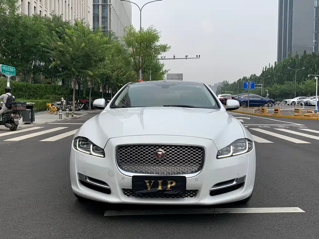 JAGUAR XJ