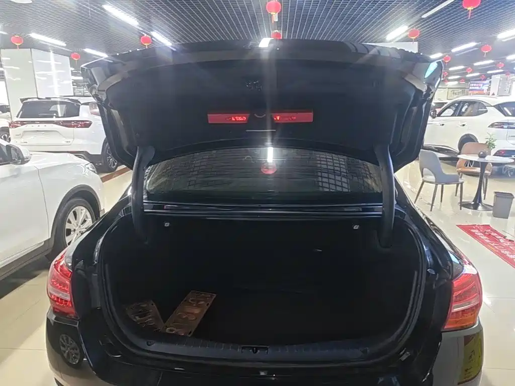 Hongqi Hongqi H5 — миниатюра 19