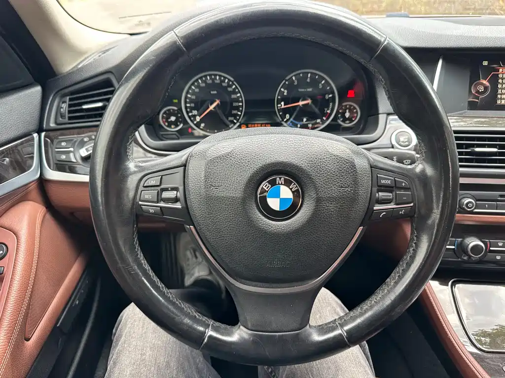 BMW 5 Series — миниатюра 14
