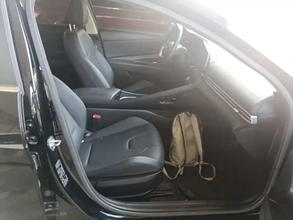 Hyundai Elantra — миниатюра 25