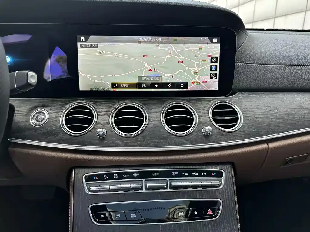 Mercedes-Benz E-Class — миниатюра 13