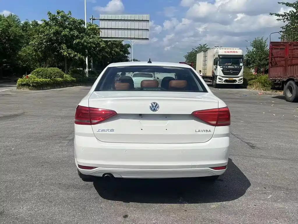 Volkswagen Lavida — миниатюра 6