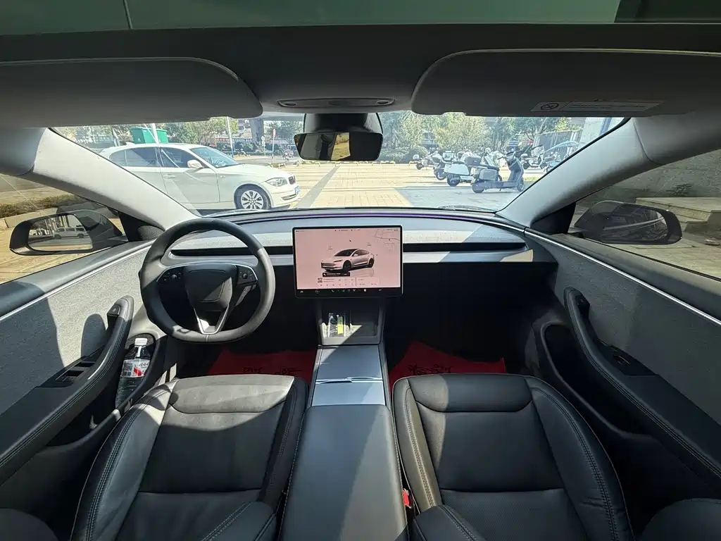 Tesla Model 3 — миниатюра 6