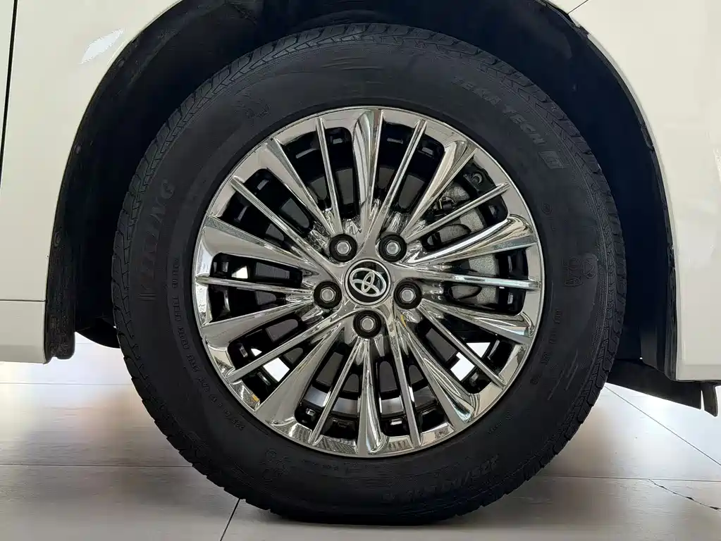 Toyota Alphard — миниатюра 7