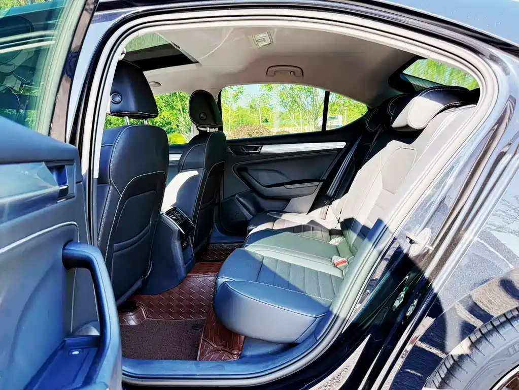 Skoda Superb — миниатюра 8