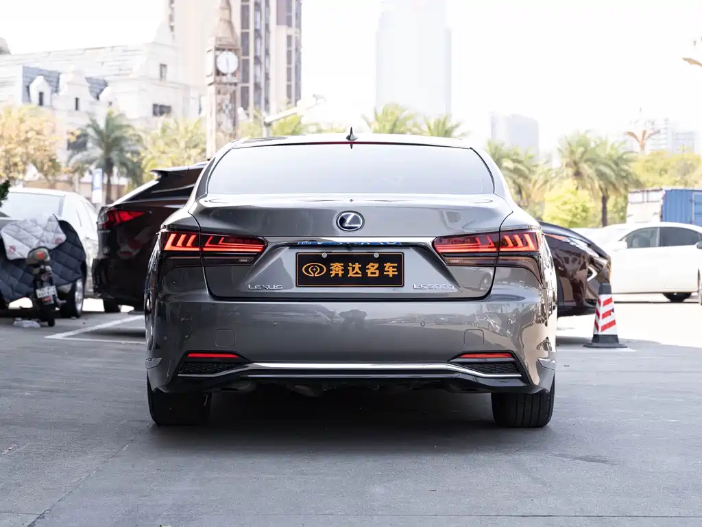 Lexus LS — миниатюра 5
