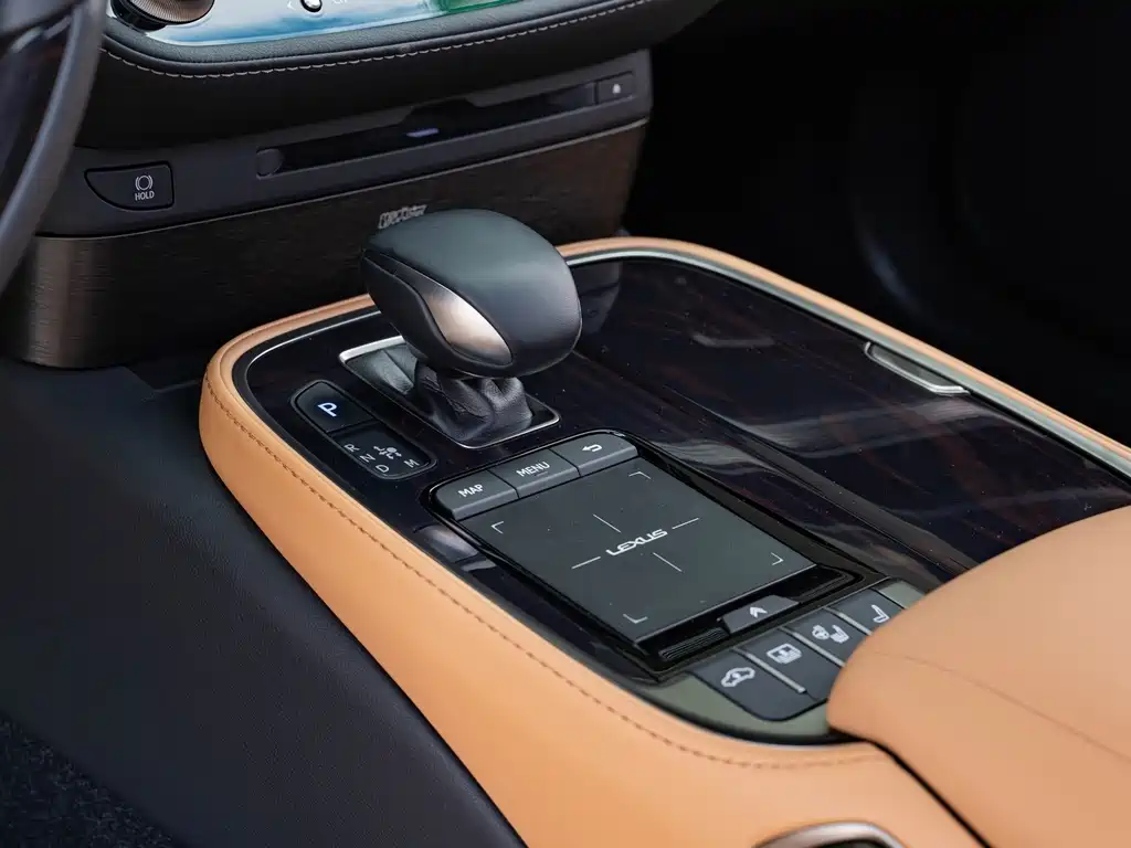 Lexus LS — миниатюра 15