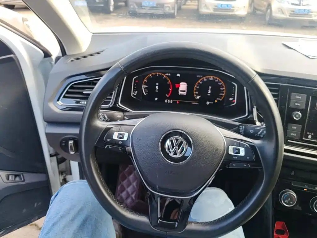 Volkswagen T-Roc — миниатюра 11