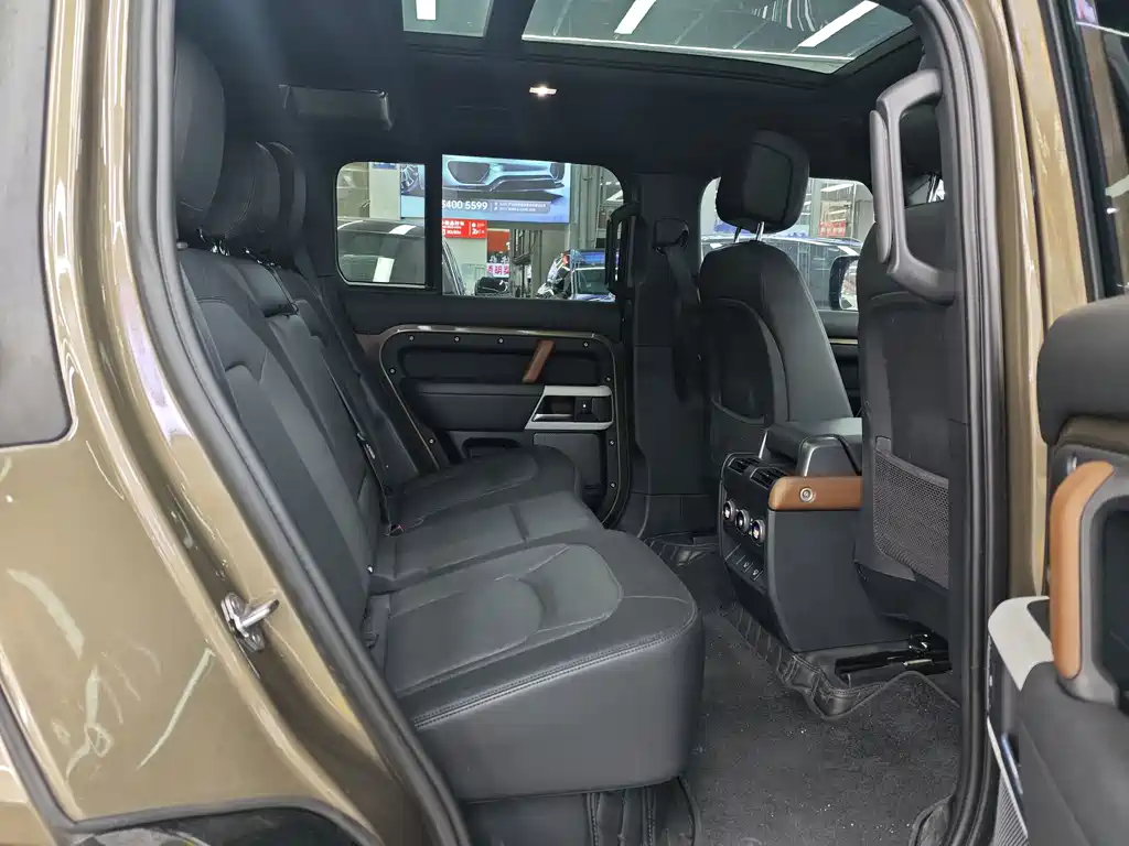 Land Rover Defender — миниатюра 7