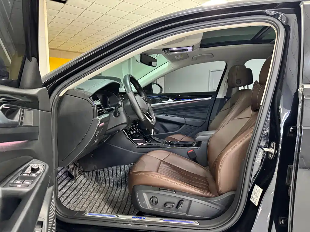 Volkswagen Passat PHEV — миниатюра 4