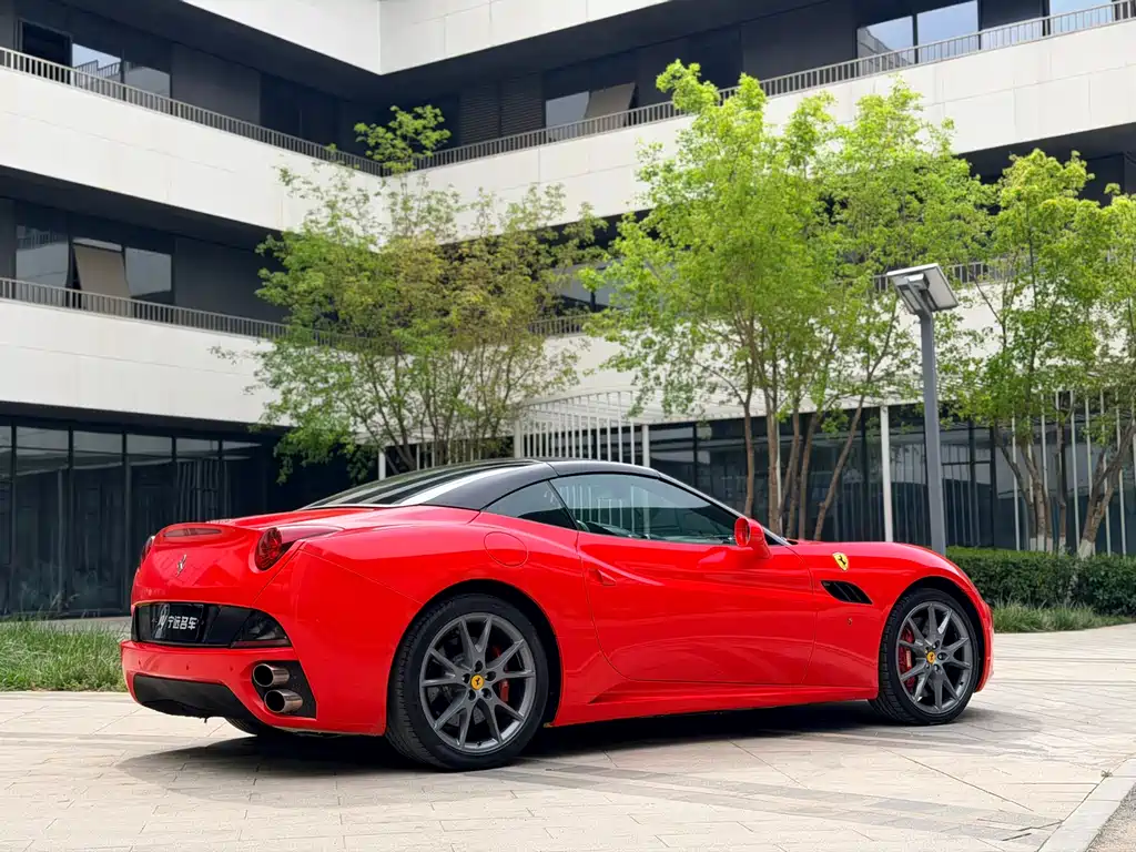 Ferrari California T 2009 4.3L