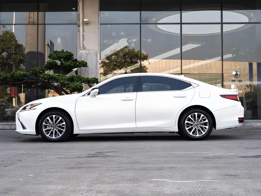 Lexus ES — миниатюра 4