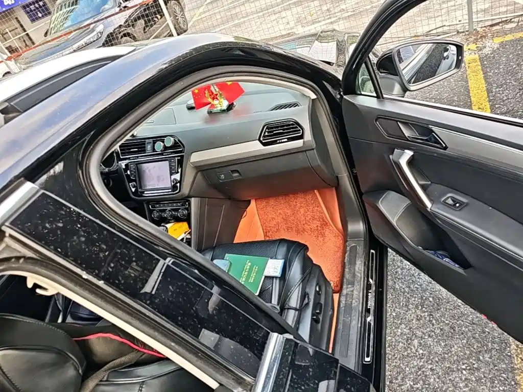 Volkswagen Tiguan L — миниатюра 18
