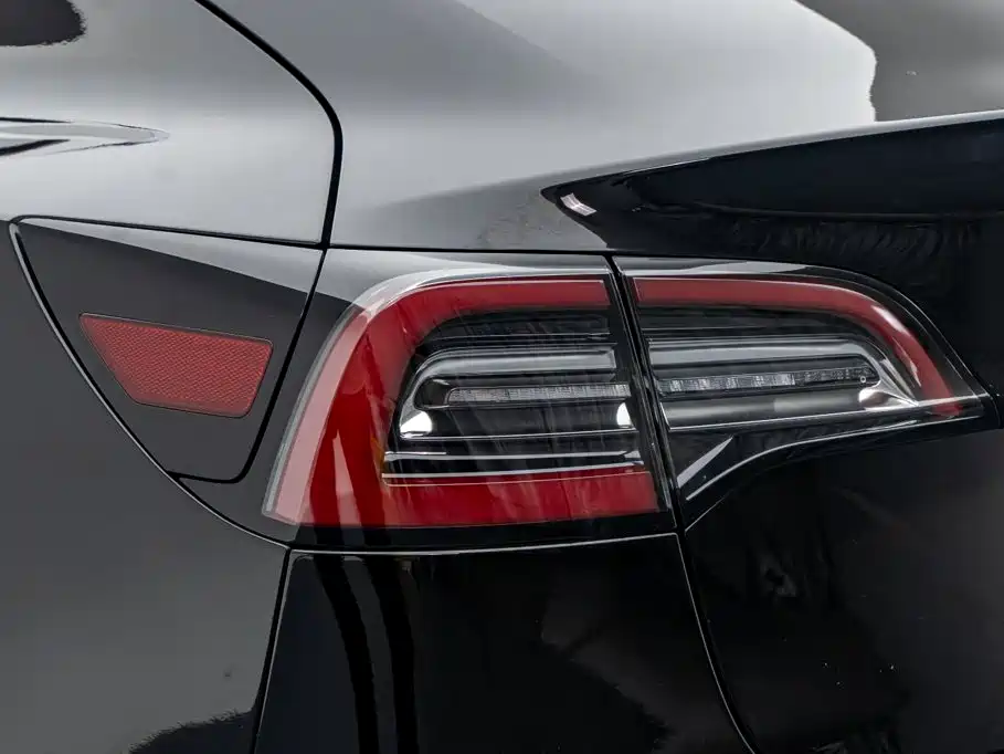 Tesla Model 3 — миниатюра 24