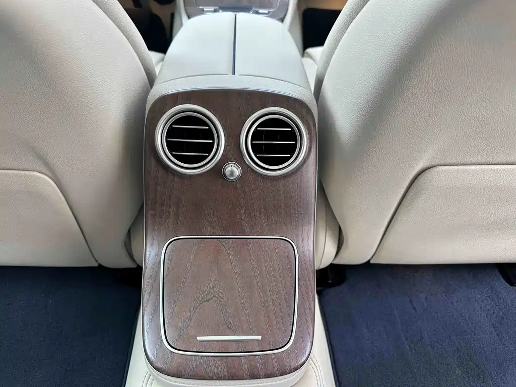 Mercedes-Benz E-Class — миниатюра 16