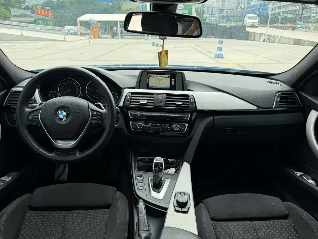 BMW 3 Series — миниатюра 8
