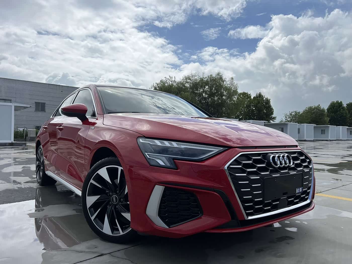 Audi A3 1.4 л 2023 г. красный/фиолетовый, пробег 26000 км