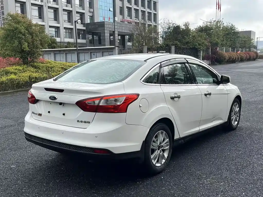 Ford Focus Sedan 1.6L Manual Comfort Type, фото 7