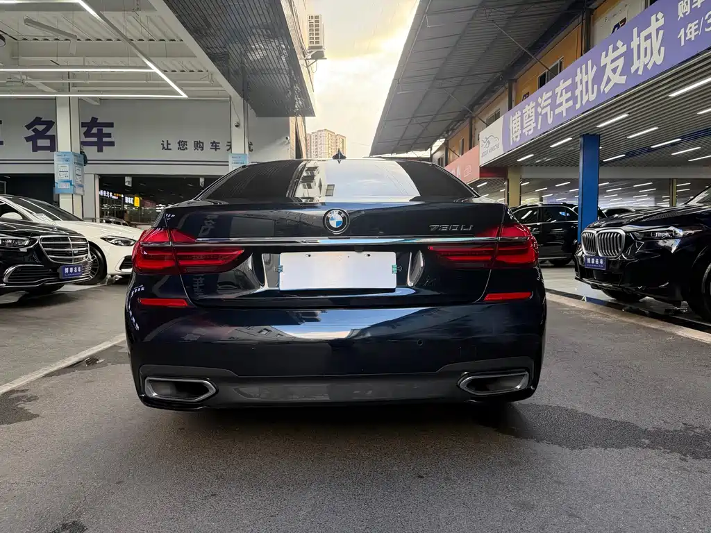 BMW 7 Series — миниатюра 21