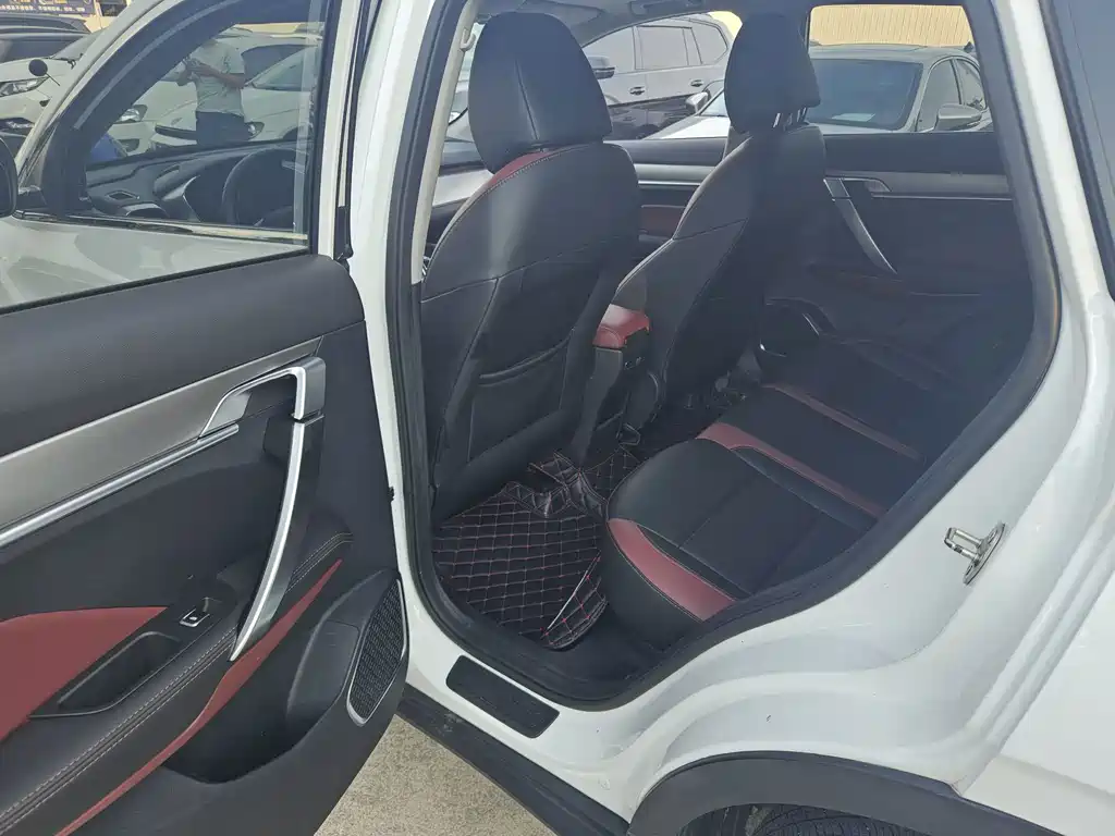 Geely Binyue — миниатюра 5