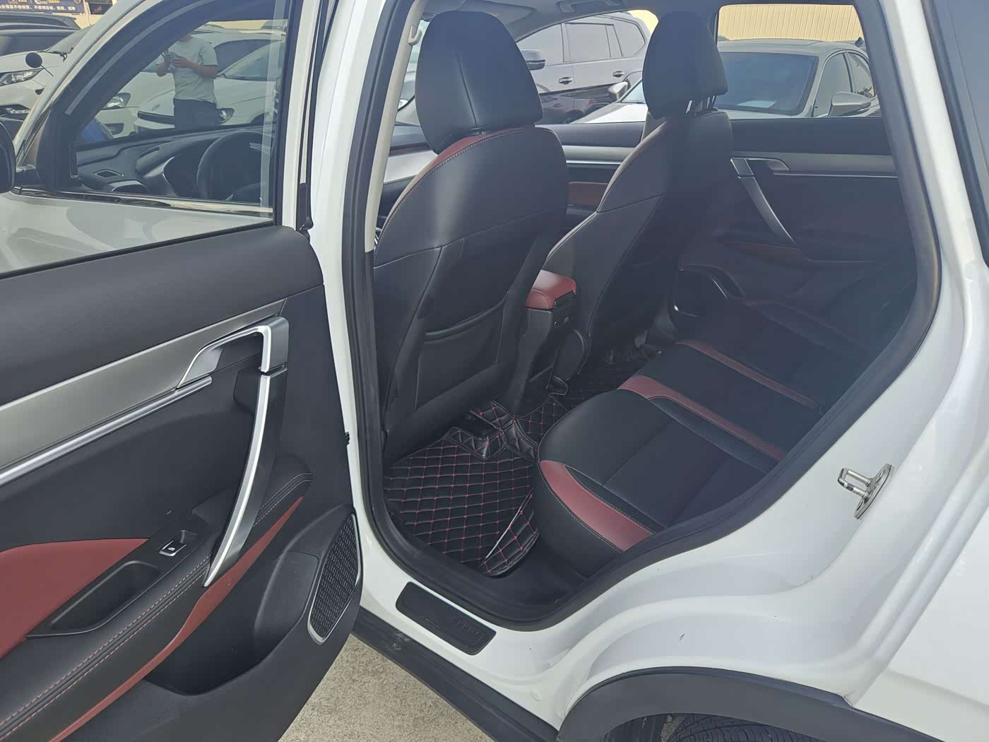 Geely Binyue 1.4 л 2021 г. Белый, пробег 20000 км