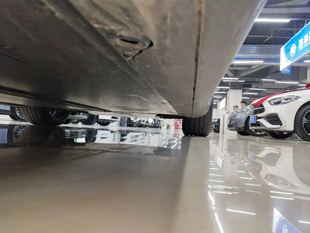 Tesla Model Y — миниатюра 21