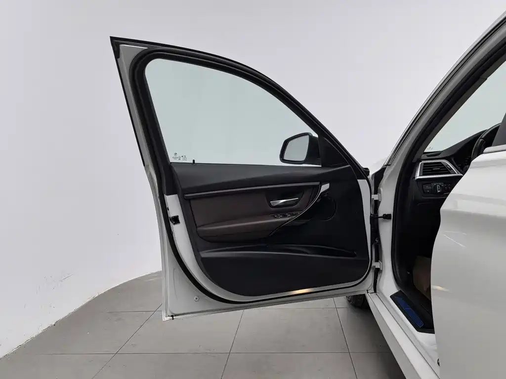 BMW 3 Series — миниатюра 8