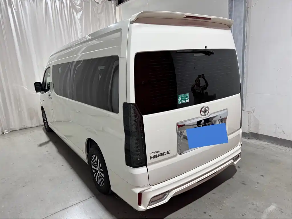 Toyota Hiace — миниатюра 5