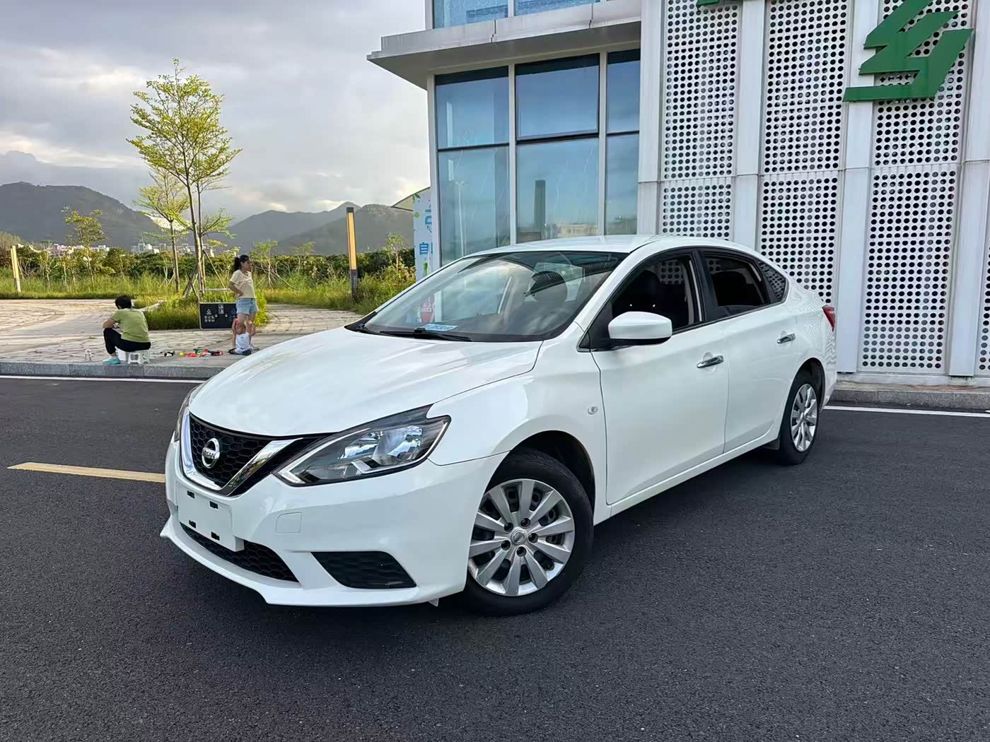 Nissan Sylphy 1.6 л 2022 г. Белый, пробег 48000 км