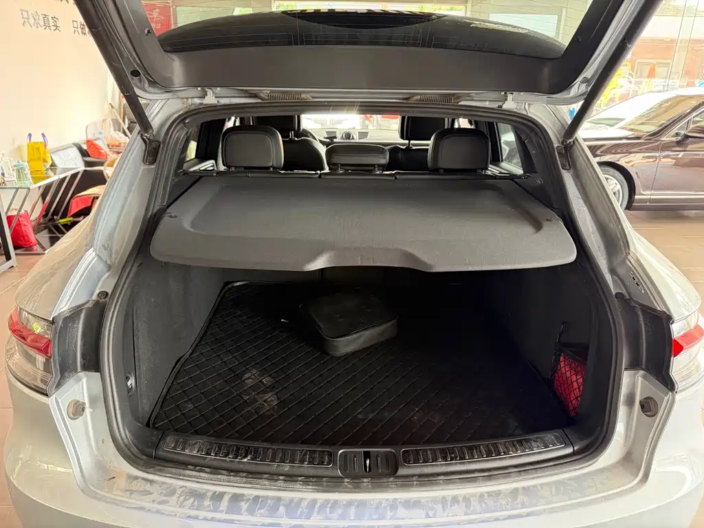 Porsche Macan — миниатюра 19