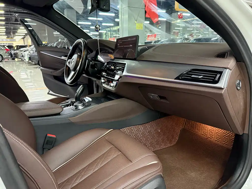 BMW 5 Series — миниатюра 16