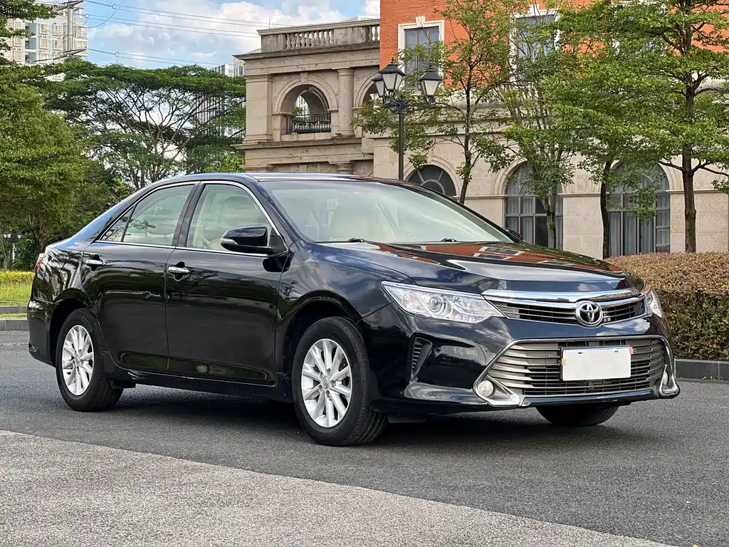 Toyota Camry — миниатюра 3