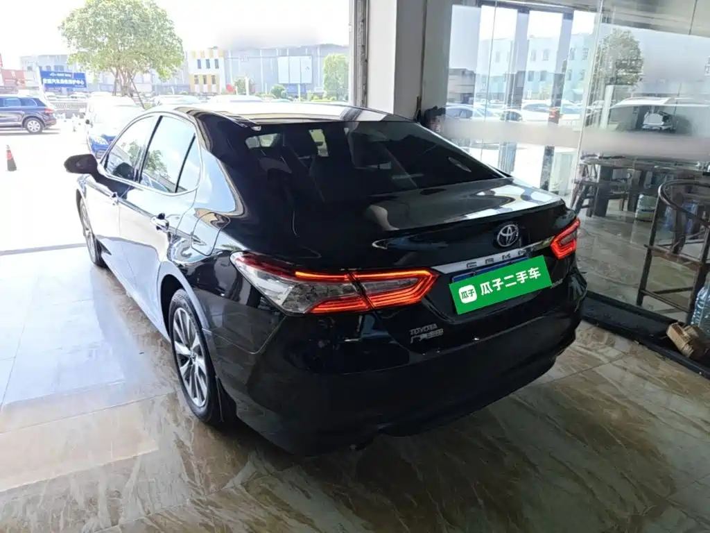 Toyota Camry — миниатюра 5